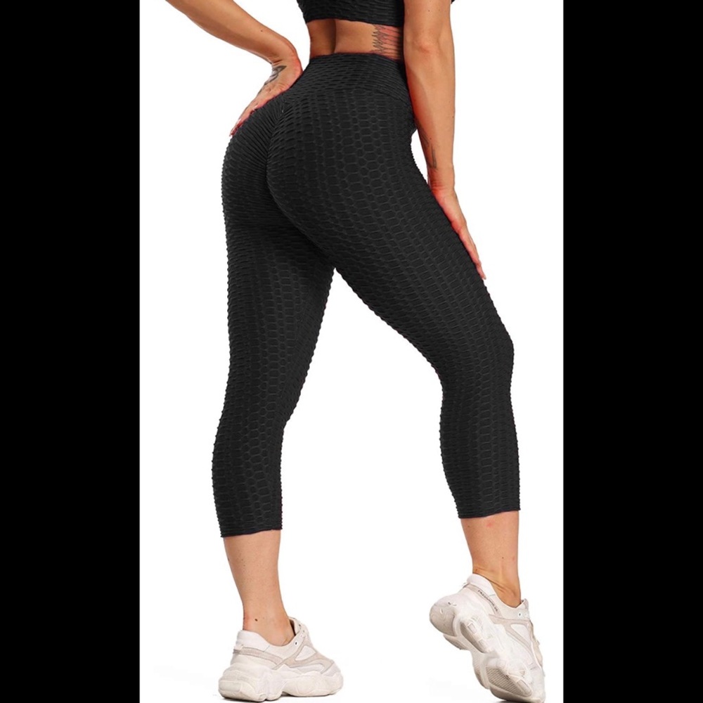 BRAZILLIAN BUTT LIFTING CAPRI  (NWT)